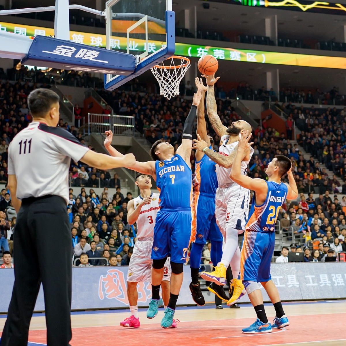 队友羡慕你留洋吗？王博豪：羡慕，我出去有房住（王博豪谈留洋：队友确实羡慕，我出国有房住）