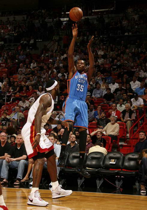 锁定前24，阿森纳、拜仁、巴黎等5队已保底欧冠淘汰赛附加赛（阿森纳、拜仁、巴黎等五队提前锁定欧冠淘汰赛附加赛席位，跻身前24）