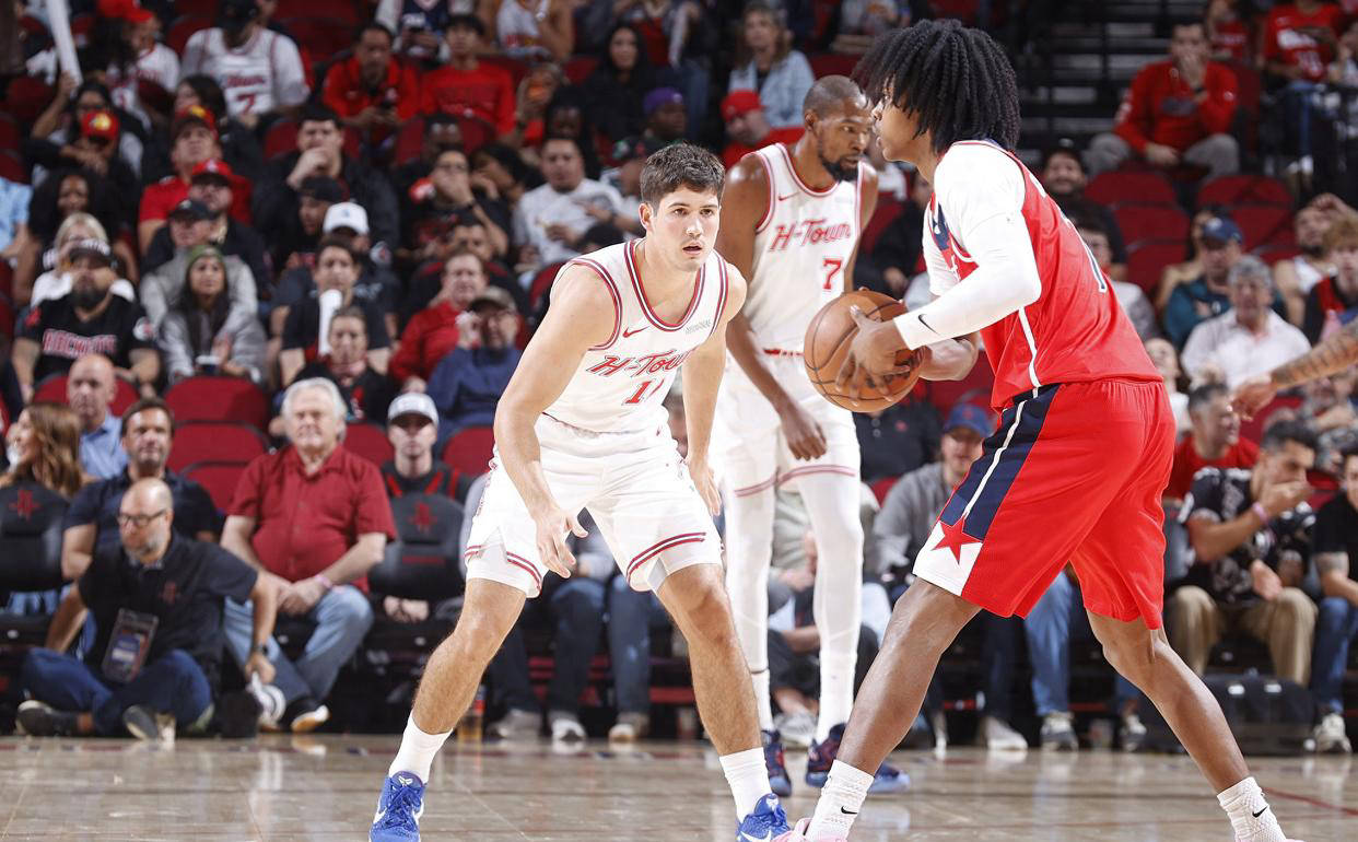 球迷比赛期间骂尤文踢得太烂，斯帕莱蒂回击：你们想怎样？（球迷怒斥尤文表现糟糕，斯帕莱蒂回怼：你们还想怎样？）