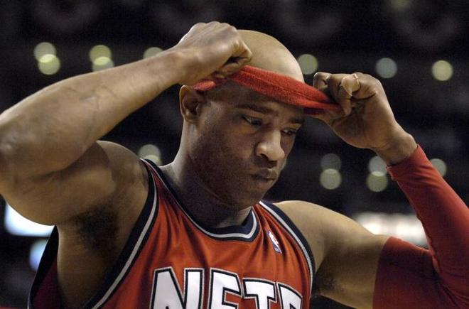 官方：美因茨主帅亨里克森下课；球队积6分排名德甲垫底（美因茨官宣解雇主帅亨里克森，球队仅积6分排名德甲垫底）