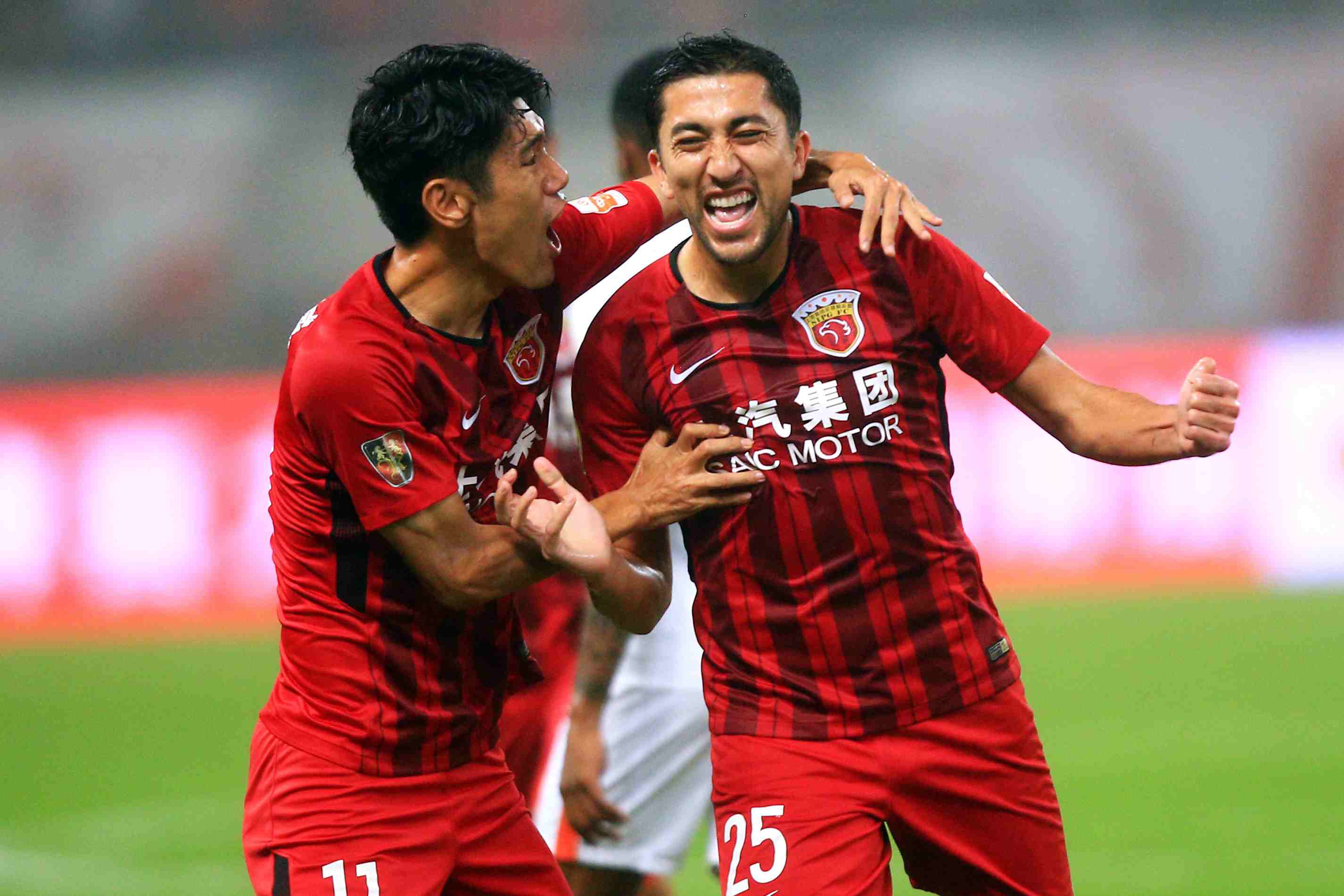 内蒙古多地滑雪场“开板”迎客，冬季旅游迅速升温（内蒙古多地滑雪场陆续开放迎客，冬季旅游热度攀升）