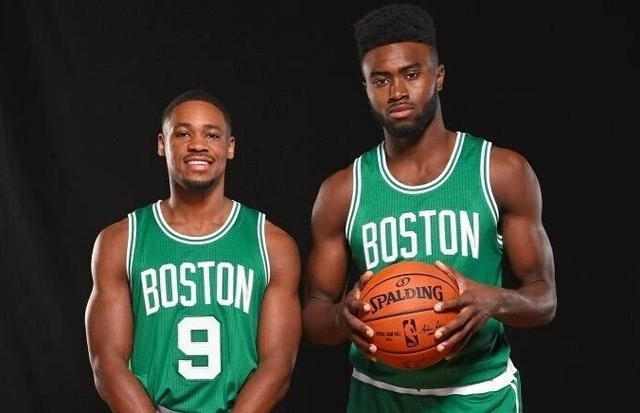 曲靖队员信心满满，高原赛场展风采！（曲靖将士信心十足，高原赛场尽显风采！）