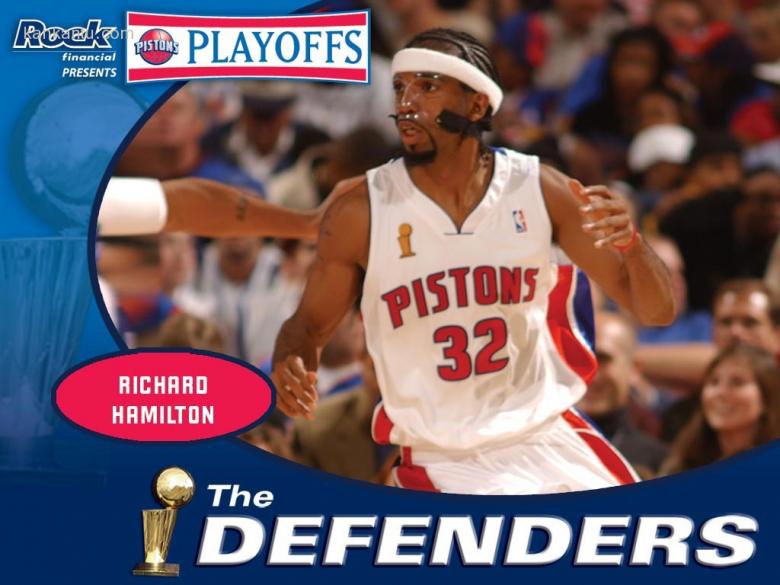 掘金约基奇三双末节爆发（约基奇斩获三双，末节发威助掘金）