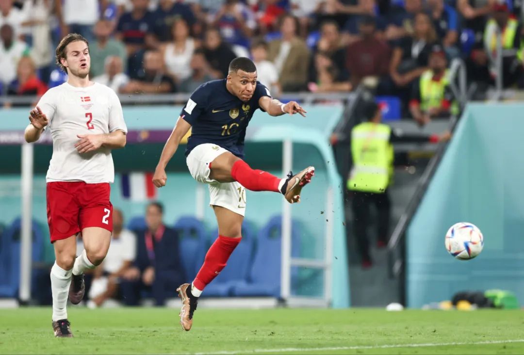 足球巴西名宿点评国足：需要更多年轻力量（巴西足坛名宿评国足：亟待注入更多年轻血液）