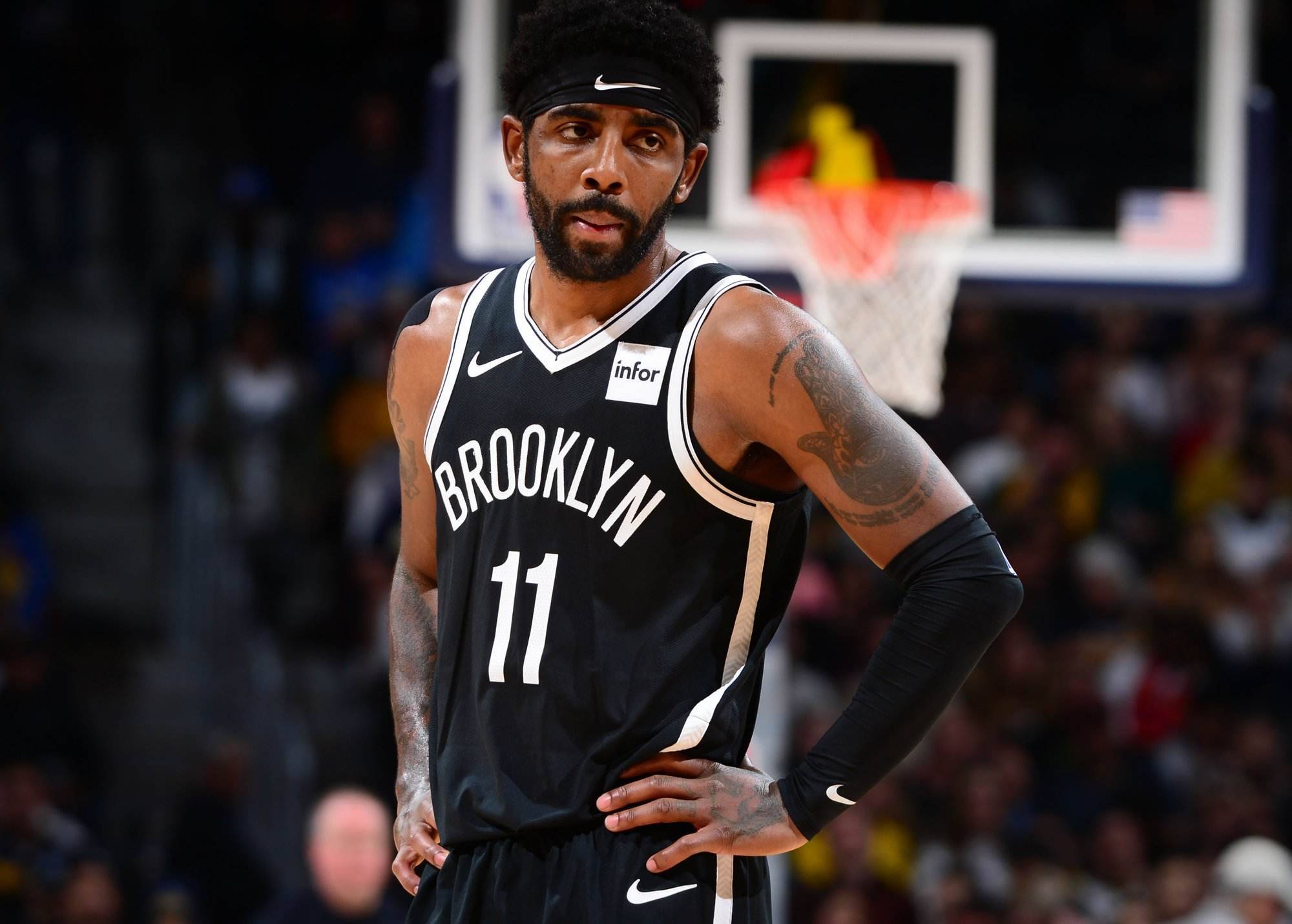 说了啥？卢克曼在被换下时与主教练尤里奇发生口角冲突（被换下不满？卢克曼与主帅尤里奇场边爆发口角）