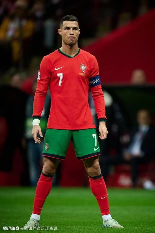 传闻：枪手、蓝军、红军、曼联和拜仁与卡马文加联系在一起（曝卡马文加成豪门目标：枪手、蓝军、红军、曼联与拜仁均被传有意）