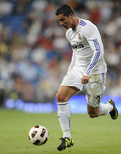 费迪南德：姆伯莫态度严谨且敬业，他能给曼联带来积极的影响（费迪南德看好姆伯莫：职业态度一流，能为曼联带来积极变化）