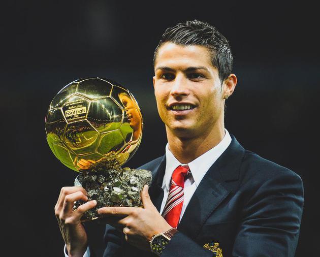 卡恩：阿森纳第一个进球是犯规；拜仁的经历于我已是过往（卡恩：阿森纳首球应判犯规；与拜仁的过往已翻篇）