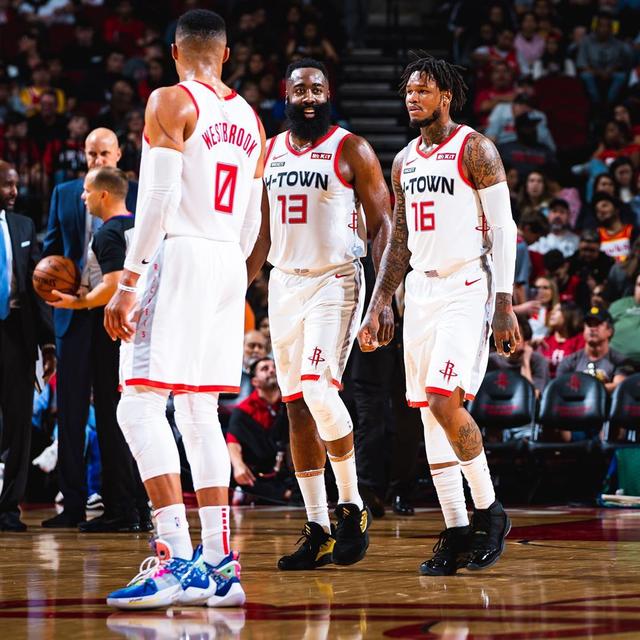 超越乔丹！库里30岁以后第94次砍下35+历史第一（库里30岁后第94次轰35+，力压乔丹位列历史第一）