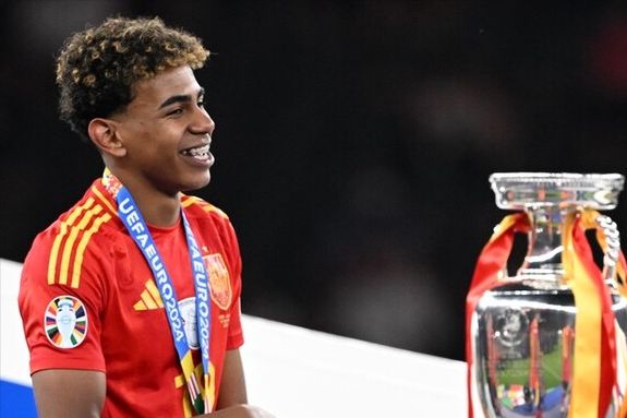 北青：国安球迷赛后齐唱《再见》，张源和王子铭都流下了泪水（北青：赛后国安球迷合唱《再见》，张源与王子铭动情落泪）