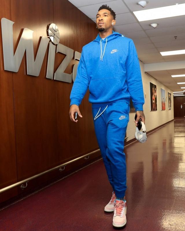 FIFA官方：C罗因直红被禁赛3场，剩余两场被缓期一年执行（FIFA通告：C罗因直红停赛3场，另2场缓期一年执行）