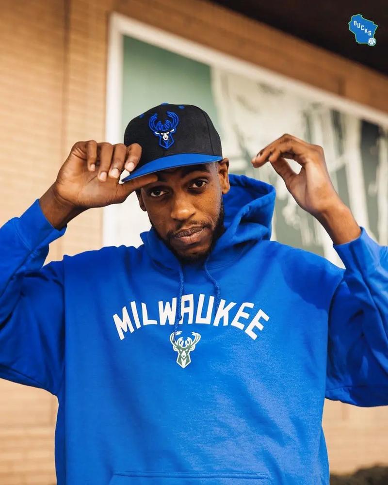 亨利：巴萨防线太差；阿森纳不丢球而拜仁总是进球（亨利：巴萨后防堪忧；阿森纳频频零封，拜仁持续破门）